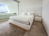 Viceroy Ocean View Apartment with hotel services