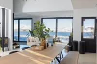 Private oceanfront paradise, northern lights immersion and wildlife