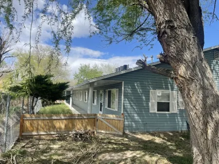 Serenity Cove secluded apartment Отели рядом с достопримечательностью «Парк Стейджкоч Кроссинг Смол»