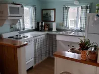 3 one-bedroom fully equipped cottages with free WIFI /weekly rental Hotels in Southport