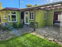 Cosy and private cottage with crashing waves and bird song to soothe your soul.
