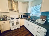 Farmhouse Near Disneyland and Old Town Hotels near Chapman University