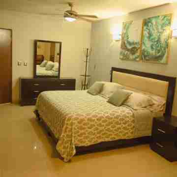 Private house, pool, bbq and jacuzzi!! Rooms