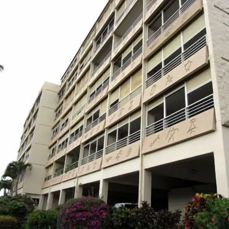 Modern, remodeled, ocean views, comfortable and convenient 580 sf