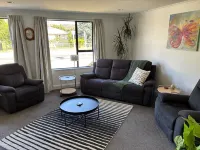 Family Home close to town. wifi-linen included Hotels in Alexandra