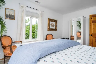 Large Heritage Duplex, 12 min to Blue mountain Village, Downtown Collingwood Hotels near Serendipity SOY Candle Factory