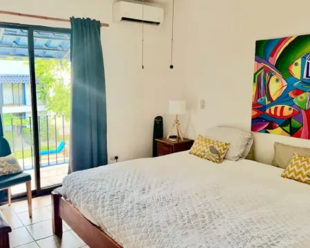 Cute 2bdrm Condo - Across from the beach Hoteles en Sardinal