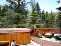 Picture Perfect Luxury Red River Ski Chalet ON THE RIVER w/ HOT TUB