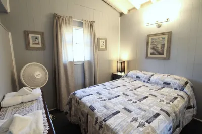 Lyons Cottages - Cottage #6, 3BR Walk to the Beaches of Stanhope National Park! Hotels near Ross Lane Beach, Prince Edward Island National Park