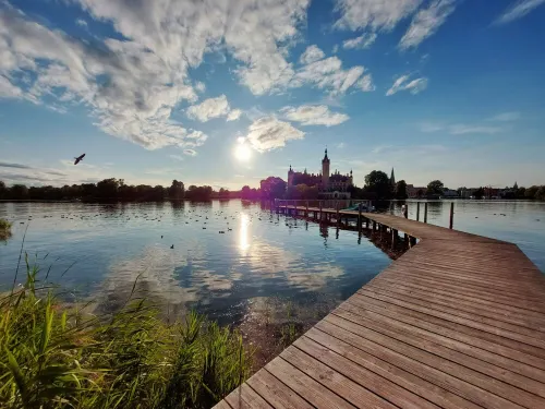 Central vacation apartment on the lake and near the castle