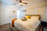 The Yuma White Modern Pool Home Hotel in zona Yuma Territorial Prison State Historic Park