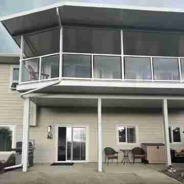 Luxury Foothills Suite - Amazing Views, Excellent Location, well appointed Hotel Exterior