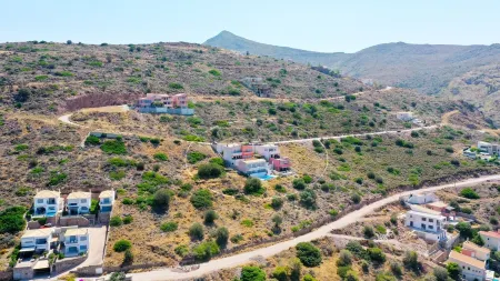 Minimalist, new condo with beautiful sea and mountain views