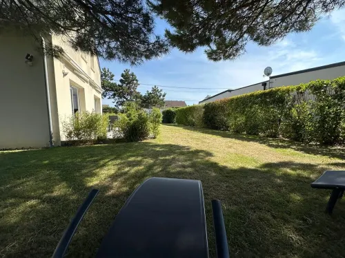 HOUSE NEAR THE SEA