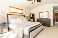 Poppyrosa Estate with mountain views minutes from Seattle, Bellevue, Sea-Tac