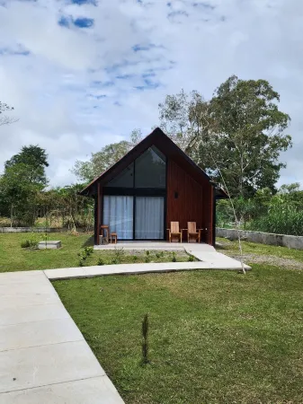Volcano View Cottage Отели в г. Бугаба