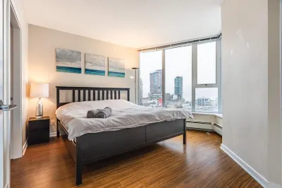 Spacious Two Bedroom/Two Bathroom Condo in Central Downtown Vancouver