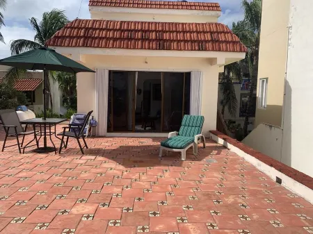 Señor Pedro Suite - spacious one bedroom located one block from the beach