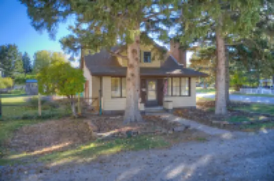 Historic Downtown Ennis Escape Hotels in Ennis