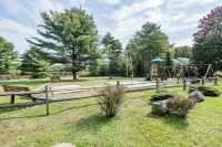 Spacious Log Cabin – Lake Access, Fire Pit & Fun