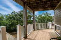 Venus Studio: Hottub, King Bed, Kayak, Bikes, SUP,