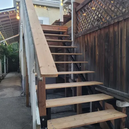 Cozy suite with private entrance, 5 minutes from downtown.