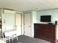 Bright condo w Pool, walking distance to town! Hotel a Tisbury