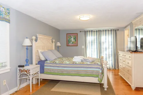 4-bedroom Vacation Home Less Than 1 Mile to Nauset Beach, AC, Fire-Pit - Wifi