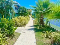 Platinum Paradise! Renovated/Modern Luxury! Romantic Couples Getaway! Book Now! のホテル