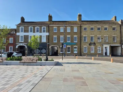 Stunning and spacious Georgian town house in historic town centre with parking! Hotels near St Neots Evangelical Church