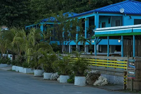 Cocoloba Deluxe 2- Beach front casita steps from the beach and Popular Beach Bar