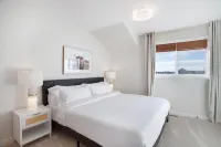 Cozy 2BR Carriage House with Waterfront Views 플레이 언리쉐드 주변 호텔