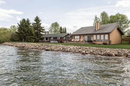 Welcome to On the Rocks (Big Rock)Hot tub Hotel a Crystal Springs