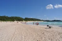 Large studio apartment w/ views. Close to beaches Hotels in Southampton