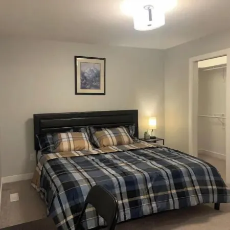 Exquisite 3 BR Villa with Double Garage-King Bed