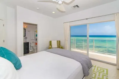 Ocean's Edge: Beachfront Home with Rooftop Views