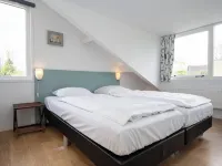 Child Friendly, 5 bedrooms, 2 bathrooms, 3 Toillets, Sauna, large garden Hotels in De Cocksdorp