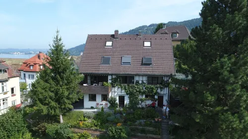 Quiet small apartment for 2 (max. 4) people near the center with lake view