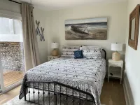 Beautiful Lake House with pool, dock with party deck, video games, pool table