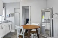 St. Pete Tiny House: Safe, close to beaches, downtown!