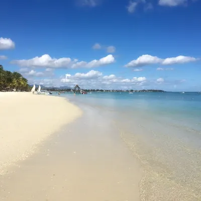 PRETTY VILLA IN A GREEN CASE 3 MIN FROM THE TROU AUX BICHES BEACH โรงแรมใน