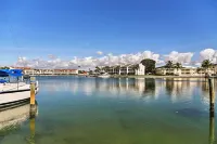 Walk to Beach Pet-Friendly Treasure Island Home - Homestays