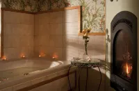 West Hill House B&B in MAD River Valley - Hot Tub
