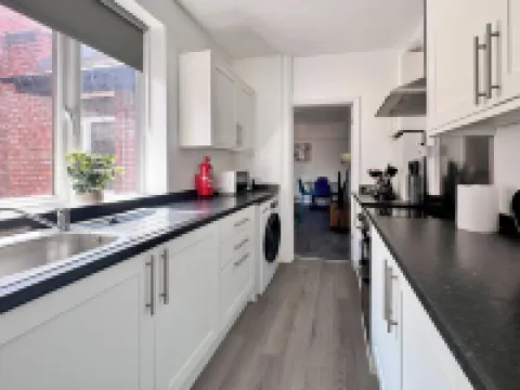 Brandon Grove Stay | Sleeps 6 by Week2Week