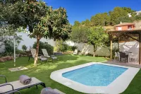 Villa Isabel by Seric, 15' Walking to the Beach