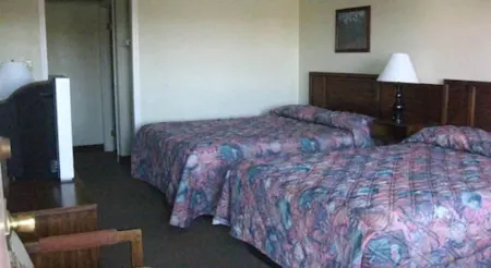 Desert Inn Motel Отели рядом с достопримечательностью «Desert Discovery Center»