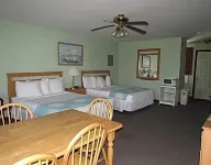 Blue Sea Motor Inn - Beach