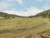 Satterthwaite Farmhouse - Sleep 8 Hotels in Torver
