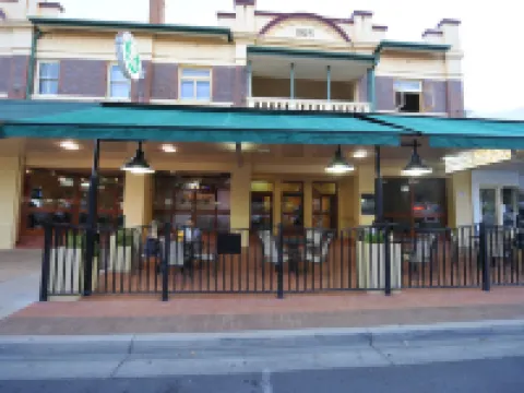 Hotel Victoria - Griffith Hotels in Griffith