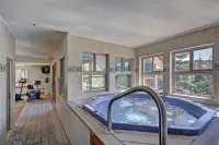 Quaint Studio in Heart of Breck Steps to Snowy Fun